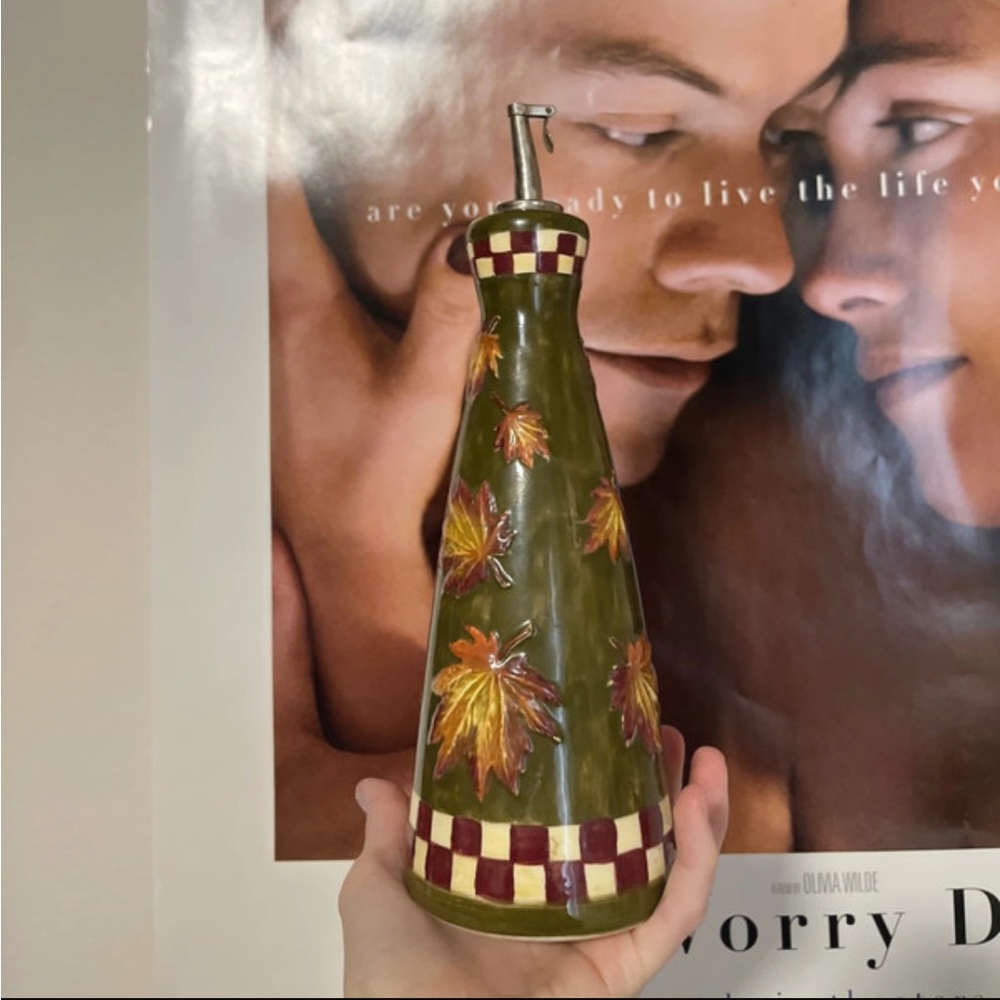Craft Olive Oil Dispenser with Leaf Motif